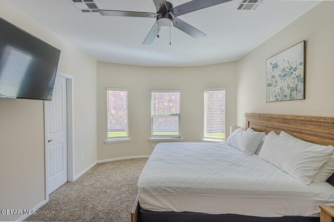 Building Photo - 360 Hector Porras Dr