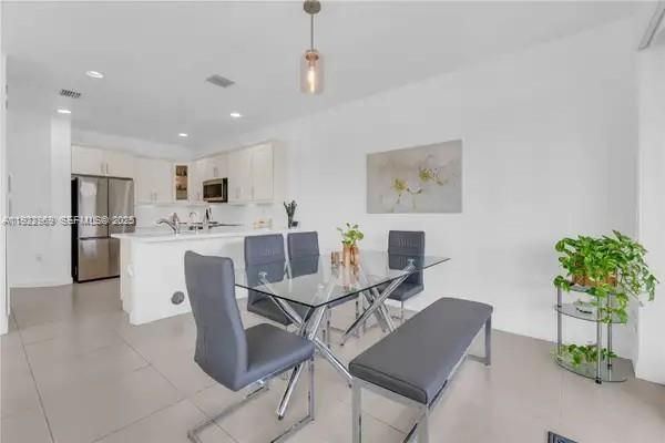 Building Photo - 6035 NW 104th Path