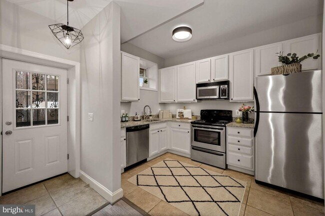 Building Photo - 4008 3rd St NW