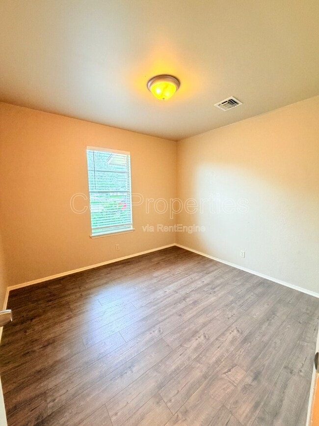 Building Photo - 9319 Cliff Point Dr