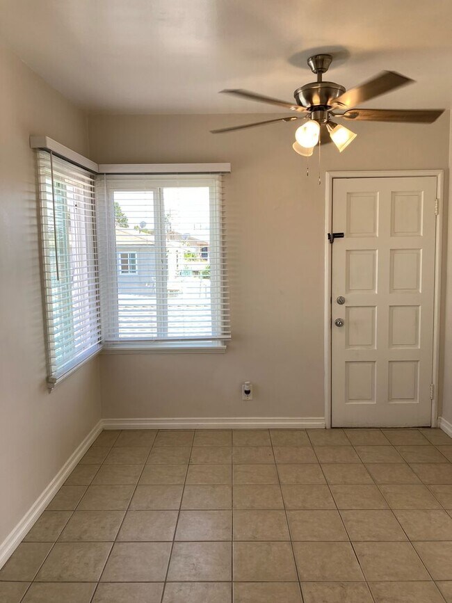 Building Photo - Spacious 1 Bedroom Apartment for rent in L...