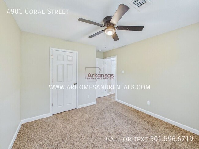 Building Photo - 4901 Coral St