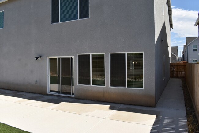Building Photo - 7068 E Simpson Ave