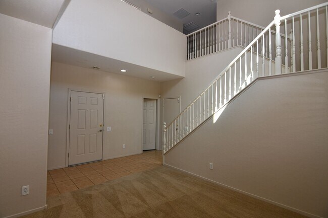 Building Photo - 2689 Niddrie Ave