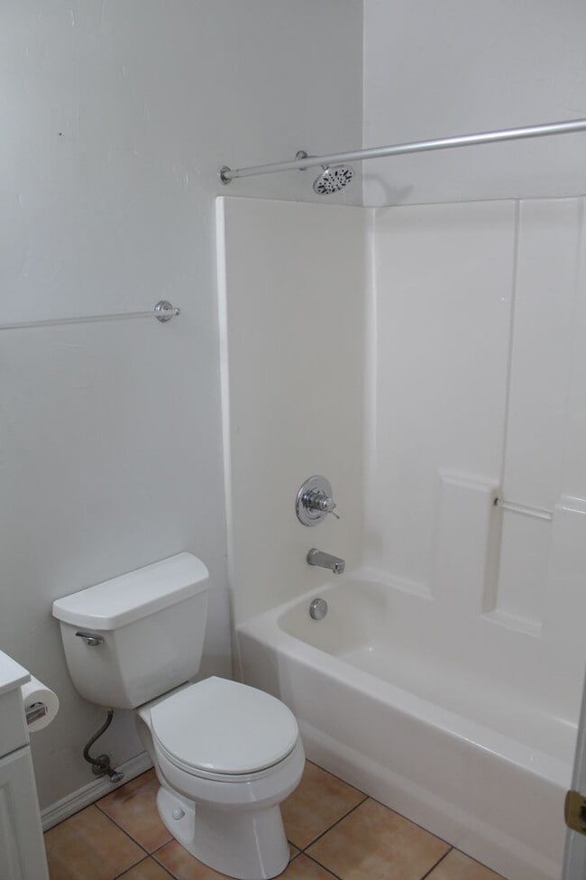 Building Photo - Charming Historic Studio in the Heart of D...