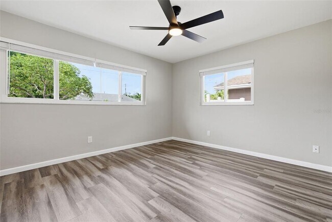 Building Photo - 2465 Brentwood Dr
