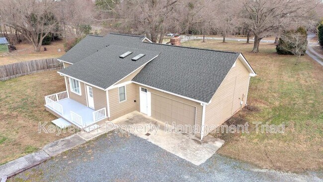 Building Photo - 3959 Lewiston Rd