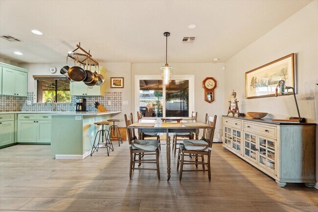 Building Photo - 8543 E Jackrabbit Rd