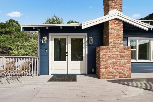 Primary Photo - 3 Bed/2.5 Bath Multilevel Home with Amazin...