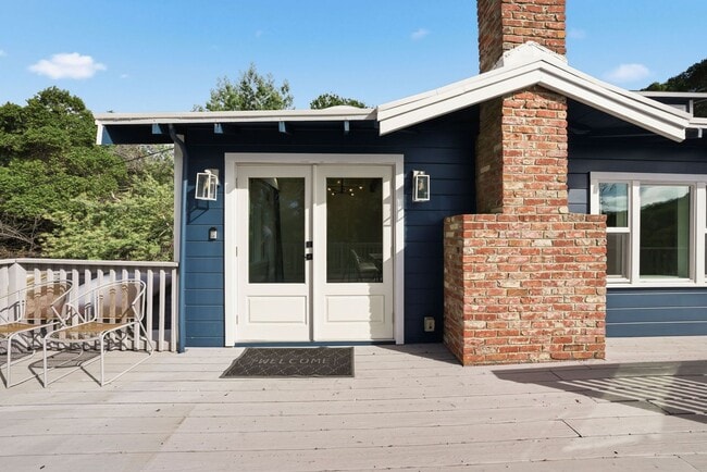 Primary Photo - 3 Bed/2.5 Bath Multilevel Home with Amazing Views!