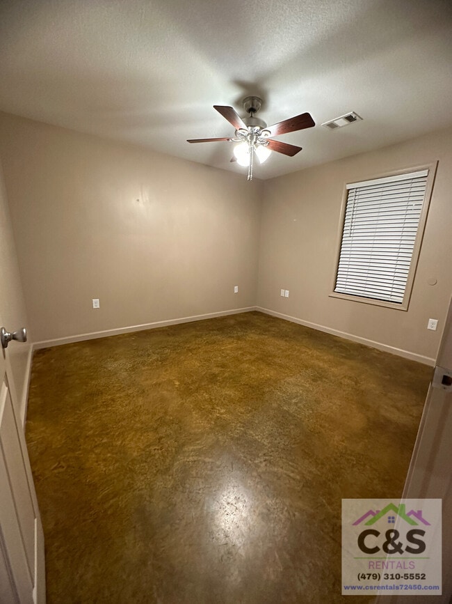 Building Photo - 601 N 6-1/2 St