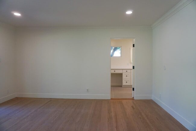 Building Photo - 30 Genevra Rd