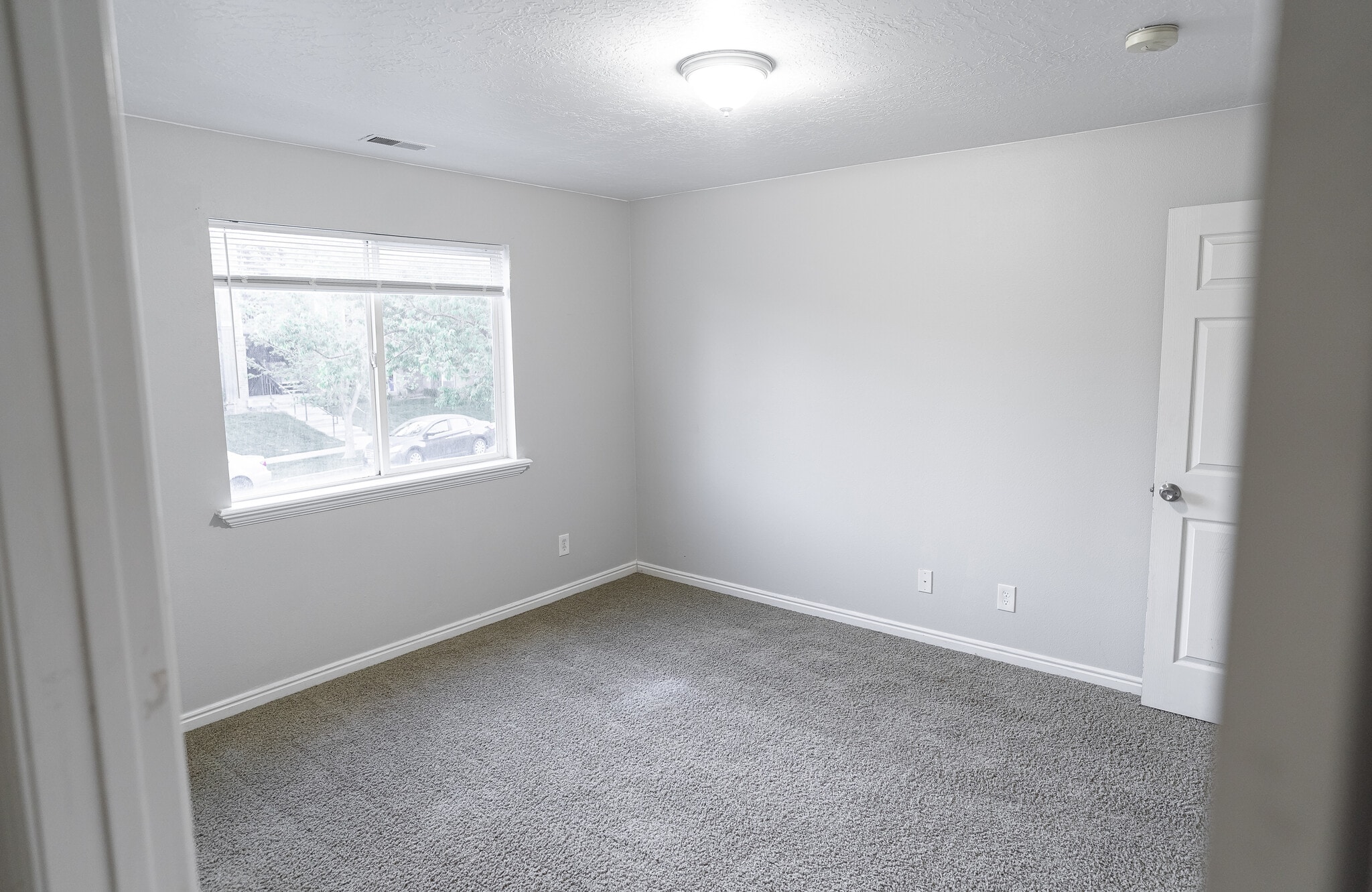 Building Photo - 8084 N Ridge Loop E