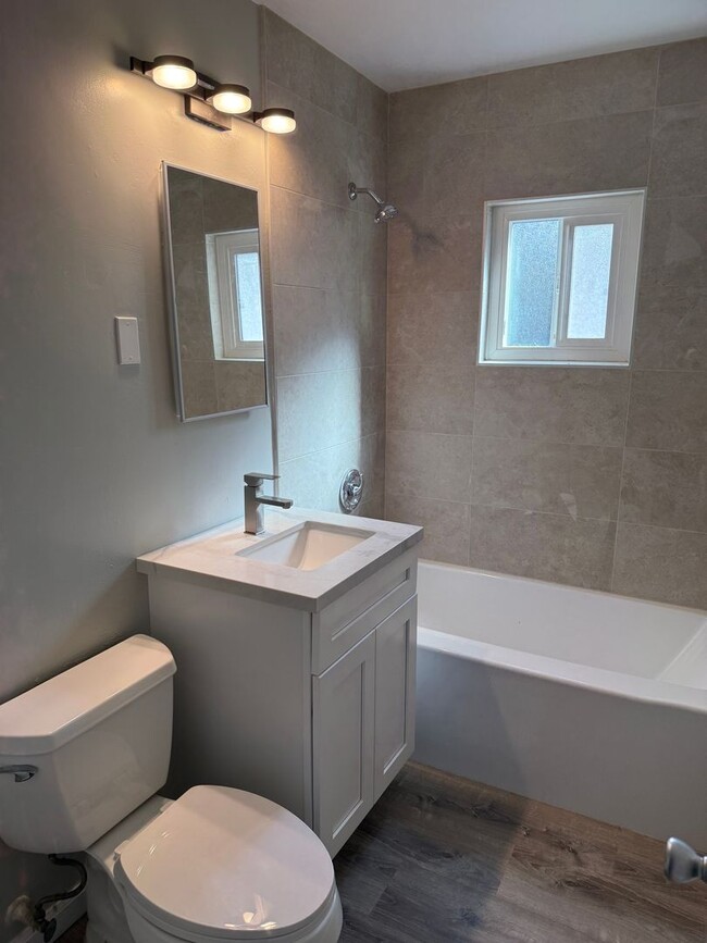 Building Photo - Cable