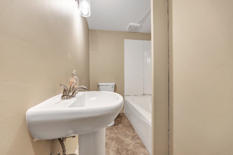 Building Photo - 105 N Metonga Ave