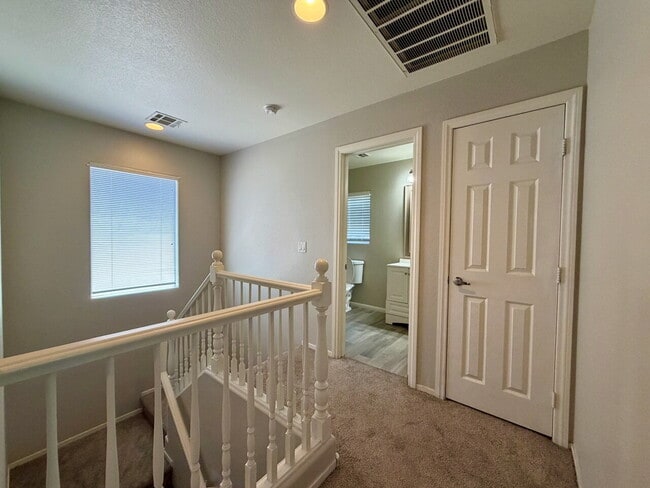Building Photo - GATED 3 BED 2.5 BATH 1 CAR GARAGE SINGLE FAMILY HOME WITH COMMUNITY POOL