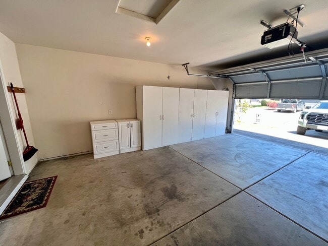 Building Photo - 2524 Parkwood Village Ln