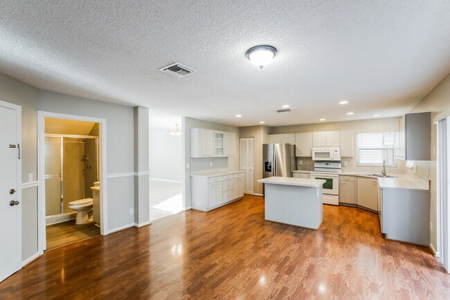 Building Photo - 5477 NW 44th Way