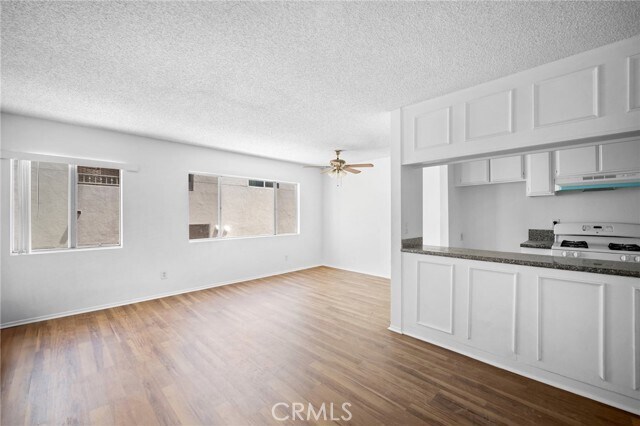 Building Photo - 6716 Sylmar Ave