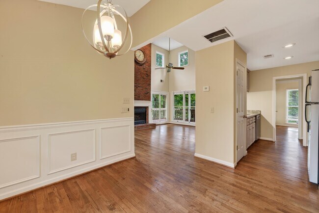 Building Photo - 1050 Cupp Ln