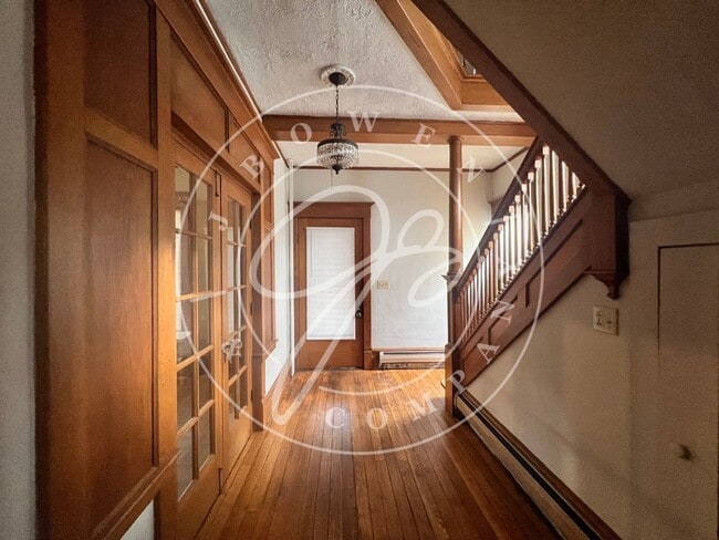 Building Photo - "Charming 3-Bedroom with 2 Full Baths in t...