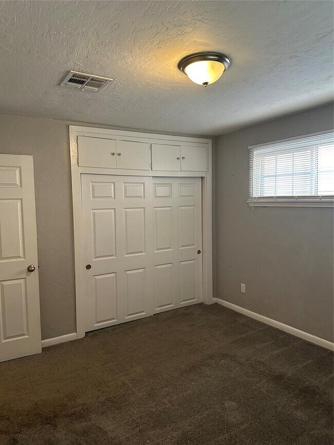 Building Photo - 220 W Jacobs Dr