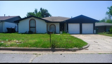 Building Photo - 8112 Westwood Cir