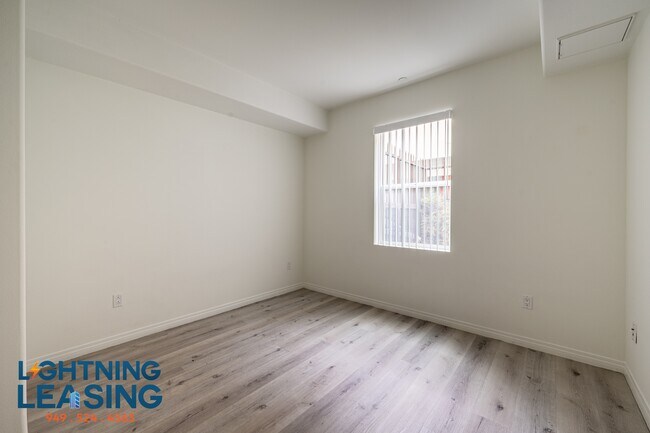 Building Photo - 11923 Kling St