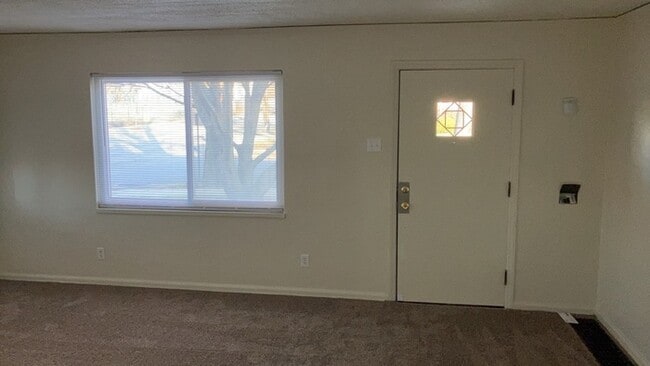 Building Photo - 1076 Sherwood Dr