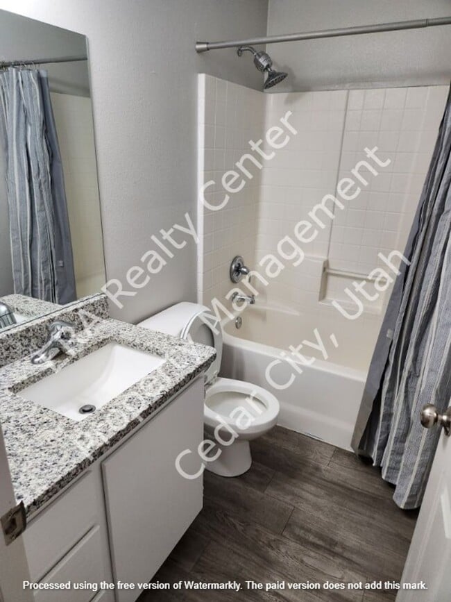 Building Photo - Move-In Discount!! 2 bedroom - 2 Bathroom Twin Home