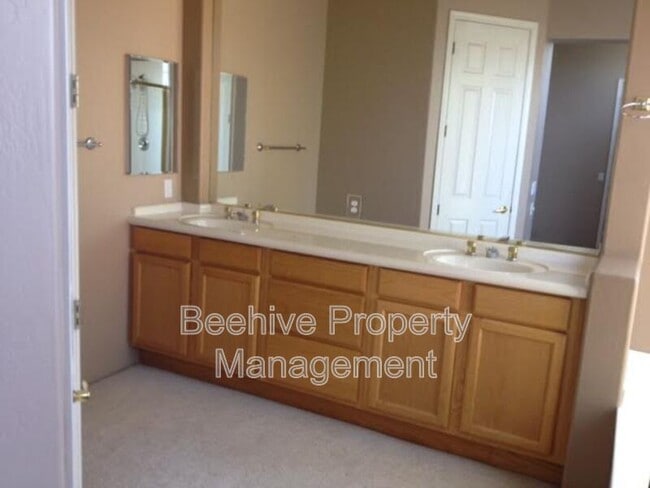 Building Photo - 1242 D St