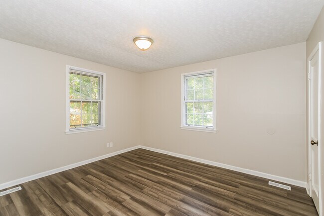 Building Photo - 2512 Elderberry Dr