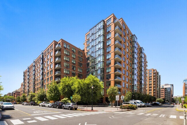 Primary Photo - 1400 Hudson St