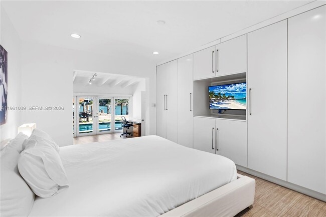 Building Photo - 253 N Coconut Ln