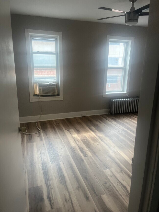 Building Photo - 137 Poplar St