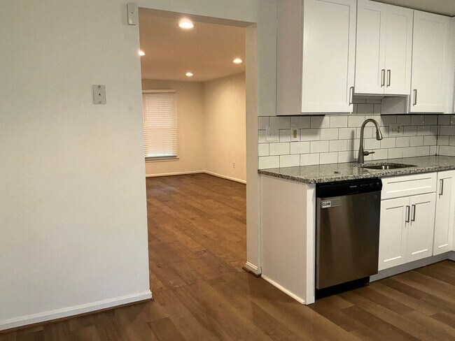 Building Photo - 20520 Strath Haven Dr