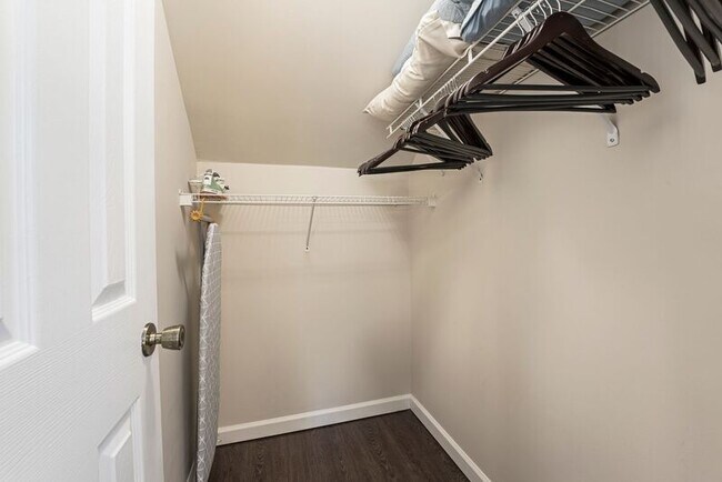 Building Photo - 1439 NY-9P