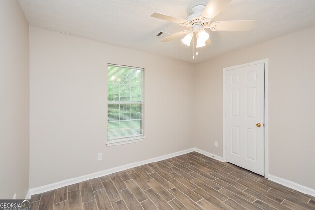 Building Photo - 65 Laurel Ridge Ct