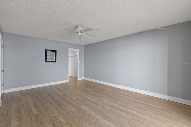 Building Photo - 4775 Cove Cir
