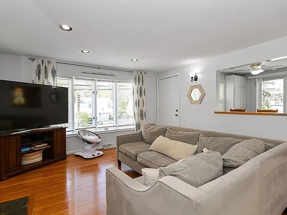 Building Photo - 546 Poplar St