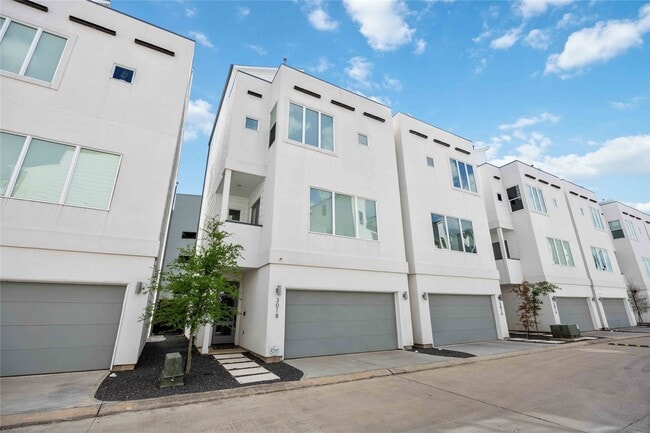 Building Photo - 3018 Markle Dr