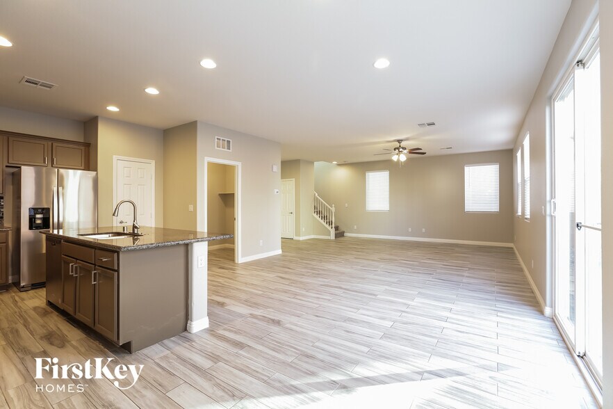 Building Photo - 584 Little Moon Ave