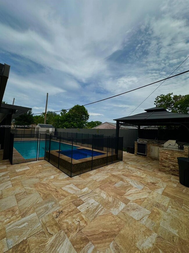 Primary Photo - 1430 NW 183rd St