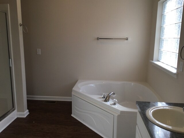 Building Photo - 121 Luna Lane