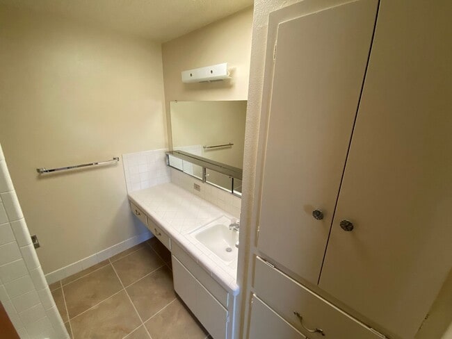 Building Photo - Northeast El Paso 3bed/2bath w/LOTS of living space!