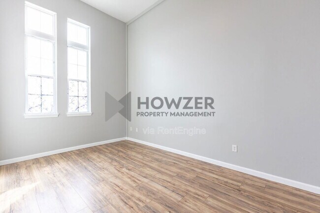 Building Photo - 361 Main St