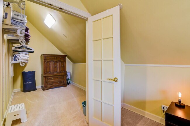 Building Photo - 4451 N Tripp Ave