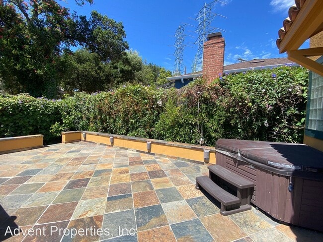 Building Photo - 3 br, 2 bath House - 4739 El Centro Ave