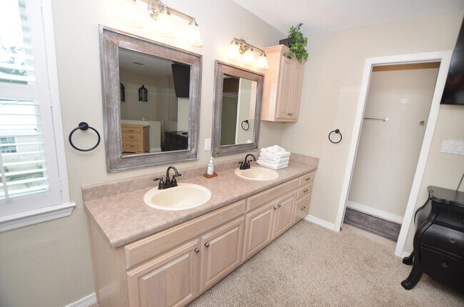 Building Photo - 2133 Las Vegas Trail