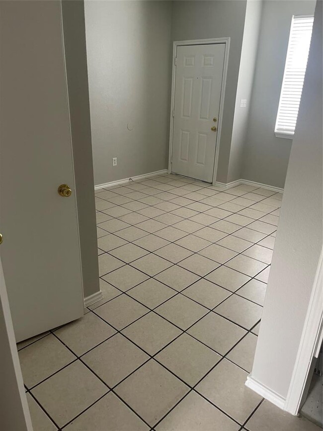 Building Photo - 5309 Woodland Oaks Ct